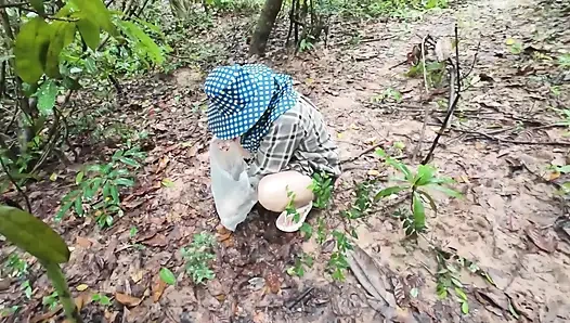 Thai girl walks and brags about picking mushrooms anyway, peeing in the forest Thai Voice