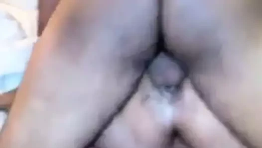 Desi koca, karısını arkadaşlarıyla paylaşıyor, yüksek sesle inliyor (Hintçe)