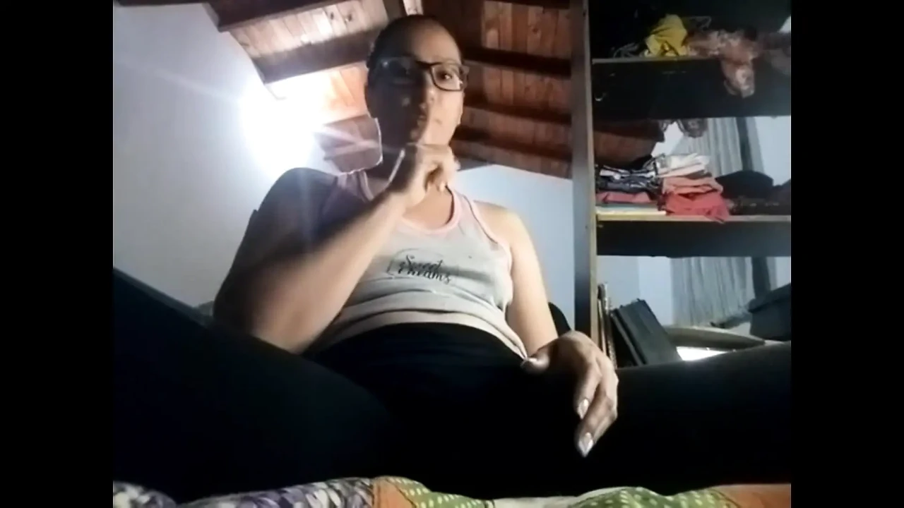 Üvey annemin önünde orgazm oluyorum ve beni yakalıyorlar