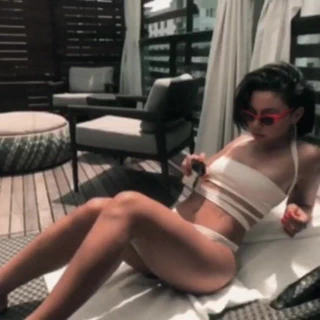 Cierra ramirez ve arkadaşları bir açık hava barbeküsünde