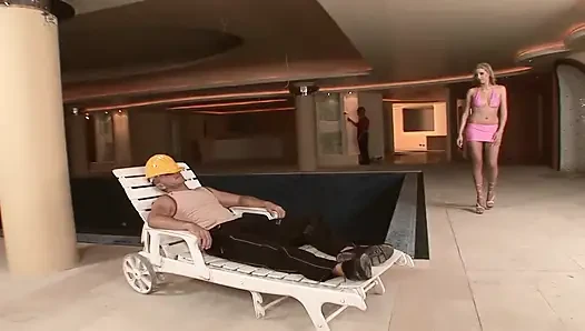 Fransız sürtük sıkı deliklerine çifte sikiliyor