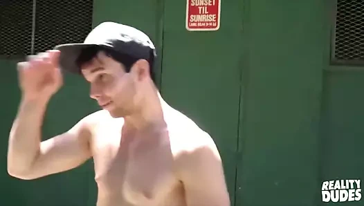 Dostum dışarıda emmek için büyük bir çük istiyorum - gerçeklik dudes