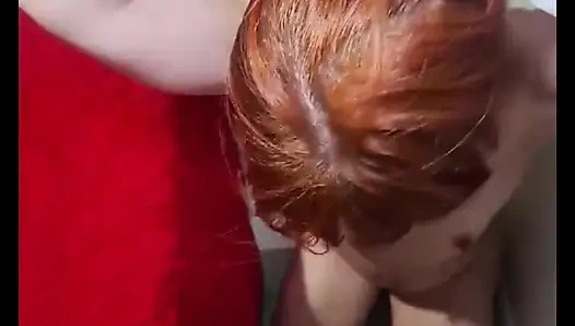 Komşu Evinde Bakım Yapan Adama Seks Yapıyor Ve Her Şeyi Filme Çekmesine Izin Veriyor