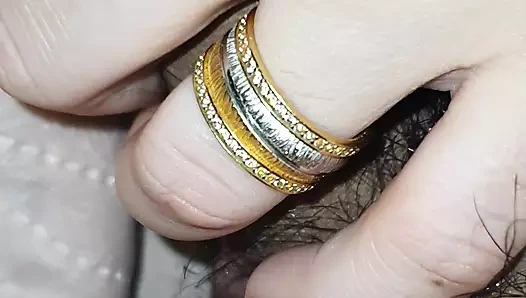 Üvey anne kocasını üvey oğlunun yarağını mastürbasyon yaparak aldatıyor