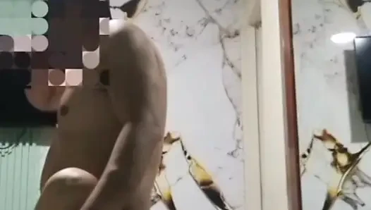 Eski sevgilimin en iyi arkadaşı beni ziyarete geldi ve ikinci bölümü çekiyoruz