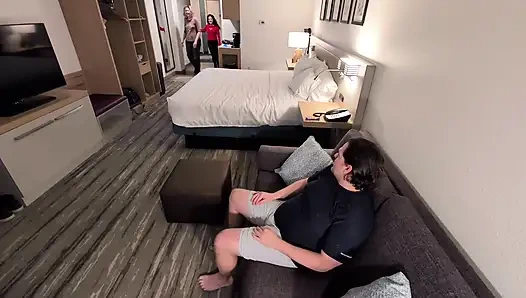 Doğum günü üçlü seks