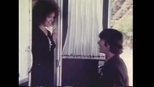 Otobüste sütümü alıyor