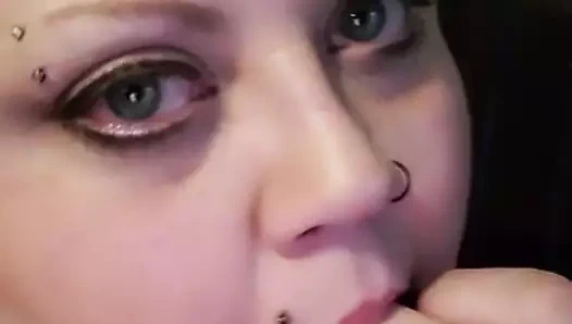 Ladymonarch420 parmaklarını emme