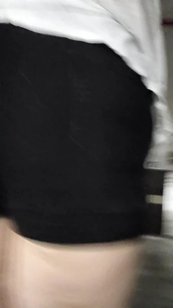 Следуй за пешкой, милфа-белая девушка с большой шикарной задницей