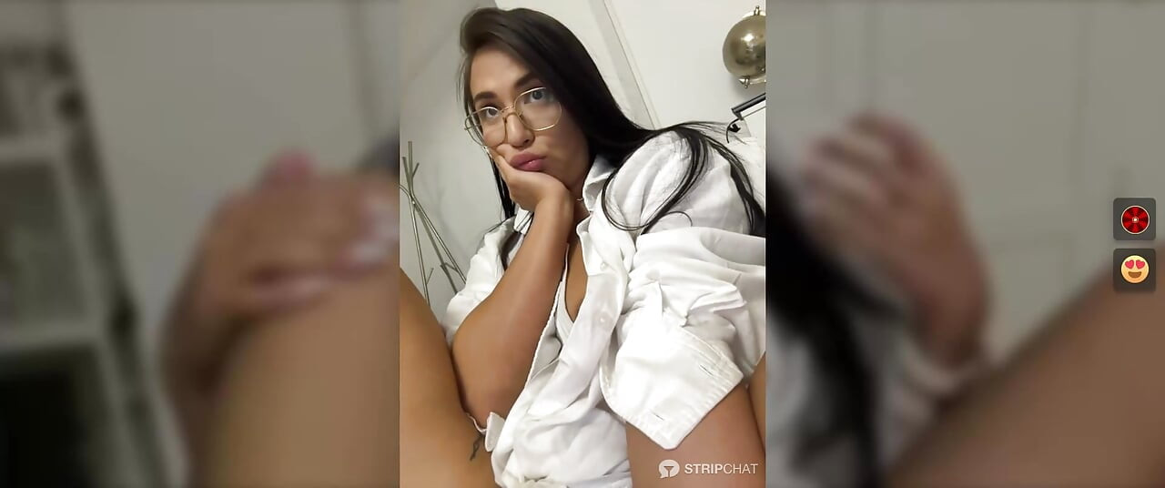 Ateşli esmer orta yaşlı seksi kadın özel azdırıyor