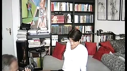 Mini ve botlu sokak kızını porno prodüksiyonuna cezbedin