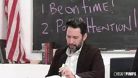 Asyalı öğrenci kimora quin, sınıfta mastürbasyon yapan öğretmenini yakalar ve sırrını tutmak için sikikleri