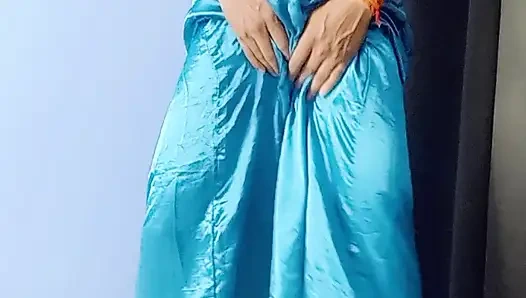 Üvey annem sari ve saten minyonumu çıkar