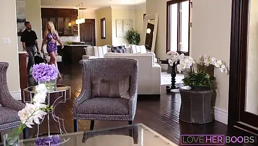 Büyük memeli orta yaşlı seksi kadın boşanma avukatını dev memeli azdırıyor