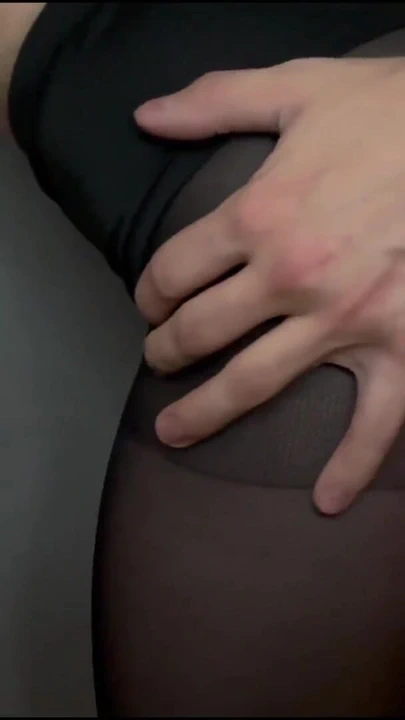 Bir öğrenciyi evde sert bir şekilde siktim ve fışkırtmaya getirdi | Klip 2