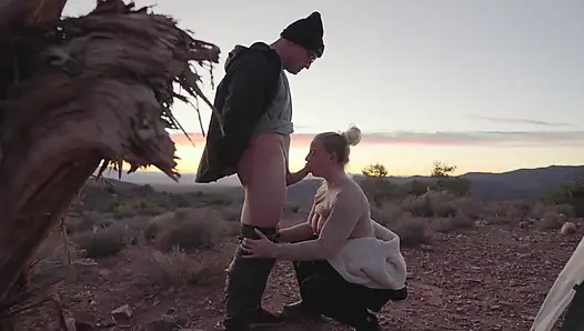 Gün batımında sakso ve büyük boşalma