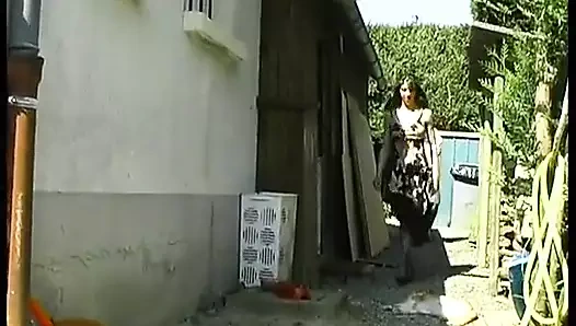 Papi, Carmen'in seksini güçlendirmek için tesisatçıyı çağırıyor.