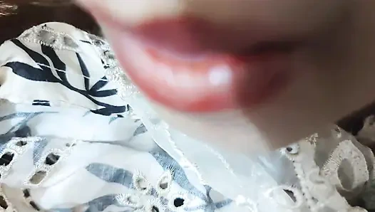 Güzel Hintli kadın bana sakso çekmeyi öğret