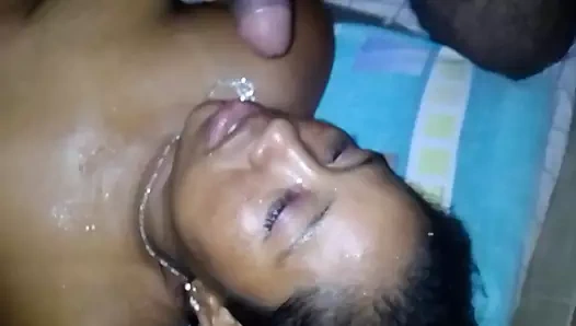 Karla besando mi berga