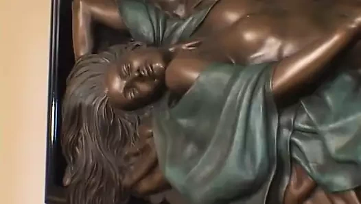 Azgın Çıtçıtlar siklerini emdikten sonra seksi bir orospuya çift nüfuz ediyor