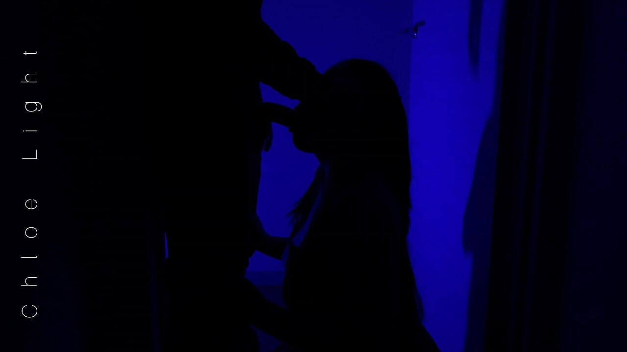 Bir gece kulübünde bir yabancıya rastgele oral seks