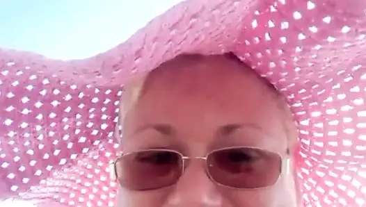 Web kamerası oyunu, soyun ve plajda işiyor