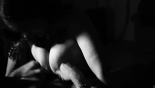 Sin'in büyük doğal göğüslerinden mükemmel meme sikişi