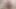 Genç kız sakız çiğniyor ve mastürbasyon yaparken izliyor