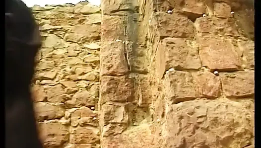 Kızıl saçlı kızlar ritüel grup sekste sikiliyor