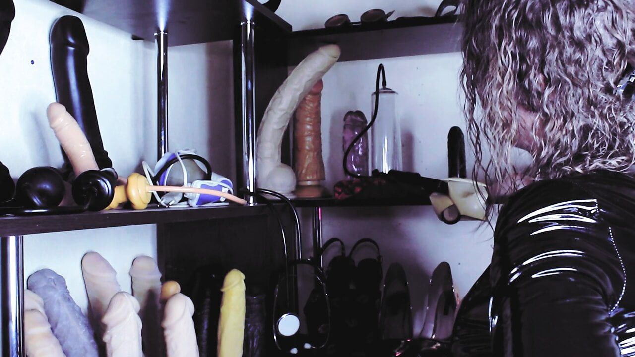 Kadın egemenliği sahibe domina eva fetiş tanrıça orta yaşlı seksi kadın dildolarla oyuncaklar ateşli olgun bdsm pvc sapıklık