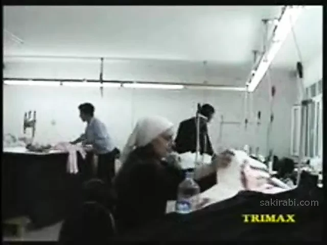isyerindeki kiza   eviini  tanitma