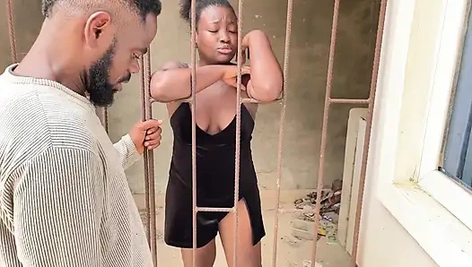 Hapishanede beni ziyarete geldi ve sonunda beni sikiyor