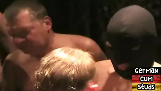 Maskeli Alman amatör eşcinsel grup seks yapıyor