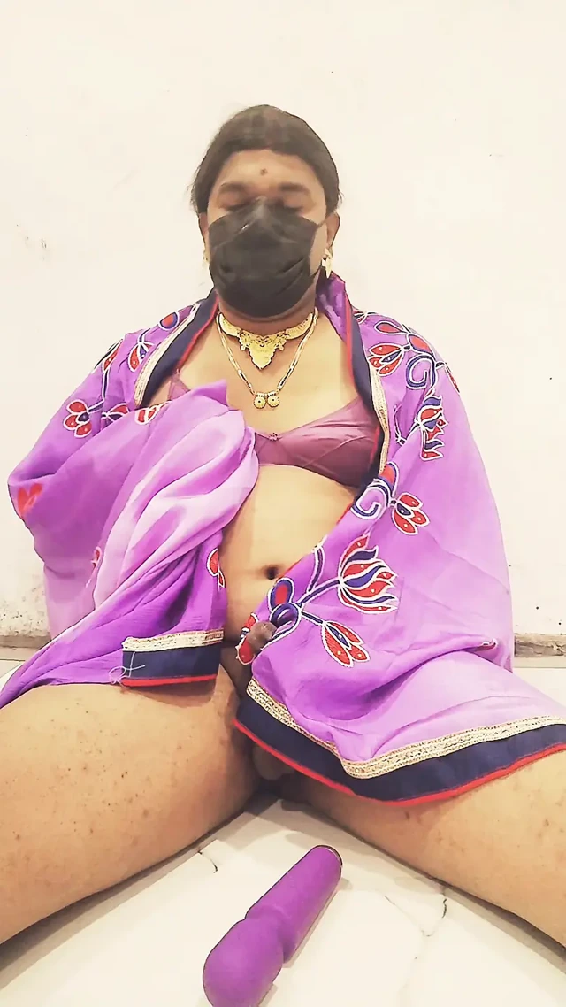 Dipali transeksüel karısının seks oyuncağının ve sutyen ve sutyenin tadını çıkarıyor ateşli seks videoları