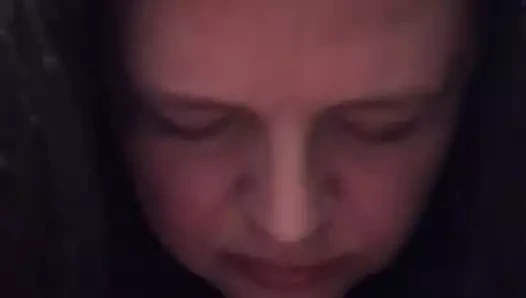 Amy l.- ateşli şişman sürtük büyük dildoyla götünü sikiyor