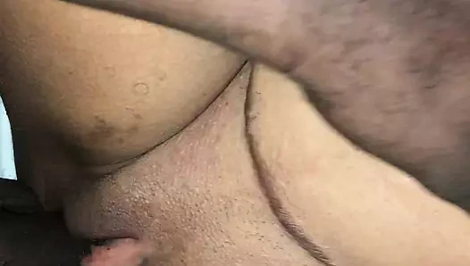 Büyük memeli bir Dominikli anal sekse bayılıyor ve profesyonel bir sakso çekmeyi seviyor