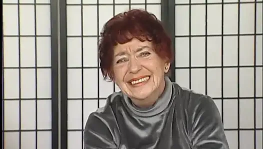 Kıllı kızıl saçlı nine oyuncu seçmelerinde amını sikiyor