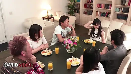 Grup seks seansı ateşli Asyalı gençlerin canı dölleniyor yoğun zevk