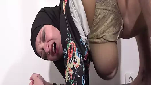 Müslüman karısı şaplak seviyor