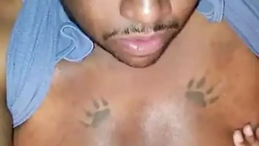 Adam berbat çük üzerinde the low