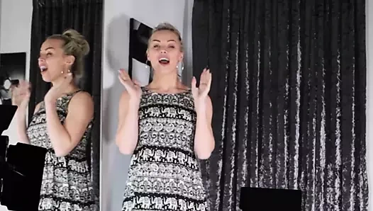 Gabbie güzel ofis kıyafetleri deniyor