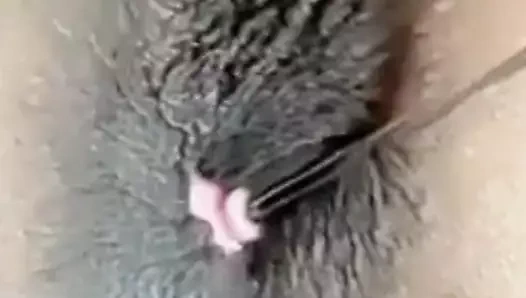 Zevk yoğun orgazm ile benim minik yapay penis üzerinde kıllı kedi