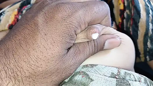 bhabhi ki gand mai finger dali aur milk nikala