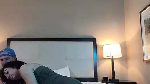 Minyon kadın büyük yarak emiyor