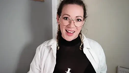Giantess: bilim adamı profesörünü küçültüyor