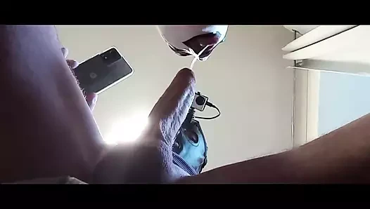 Sakso çekmede o kadar iyiyim ki gevşek bir yaraktan ağzıma boşalmaya sadece 5 dakika sürüyor