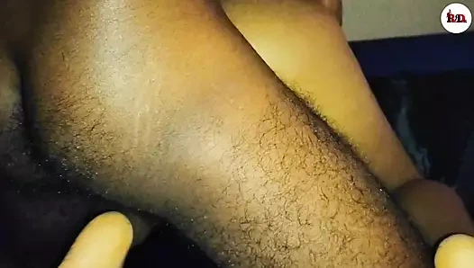 Sri Lankalı kızıl elmas kız domalarak sikişiyor