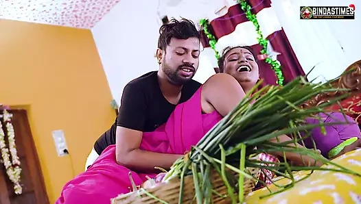 Desi Bade Bade Kadu Jaisi Dudh Sabjiwali Bhabhiji Ko dekh Ghar ka Malik Khud Ko Chodne se Rok Nahi Saka ( Hindi Audio )