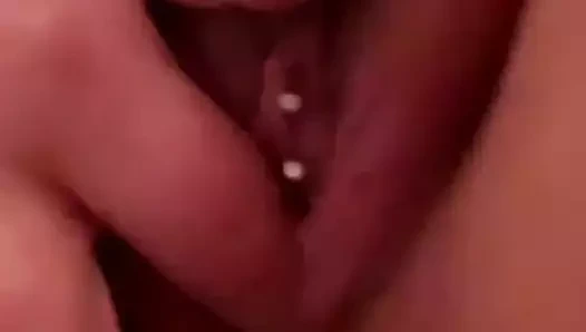 İri güzel kadın boşalıyor