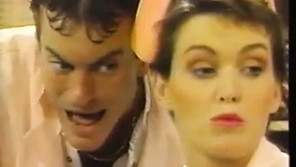 Yalama çubuğu aptal kız üzerinde test edildi